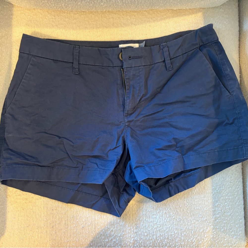 Old Navy Chino/Kahki shorts. Good condition just need to be ironed.